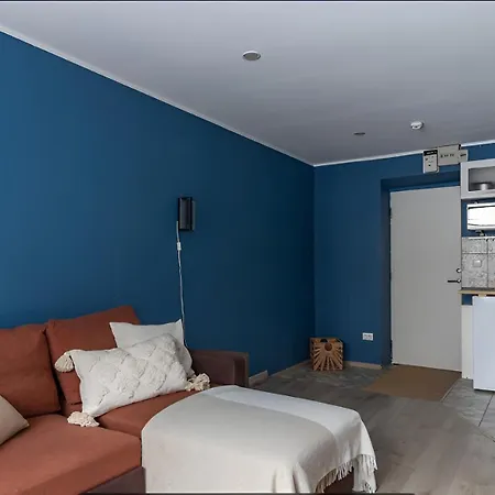 Cozy Near The Sea 아파트 *